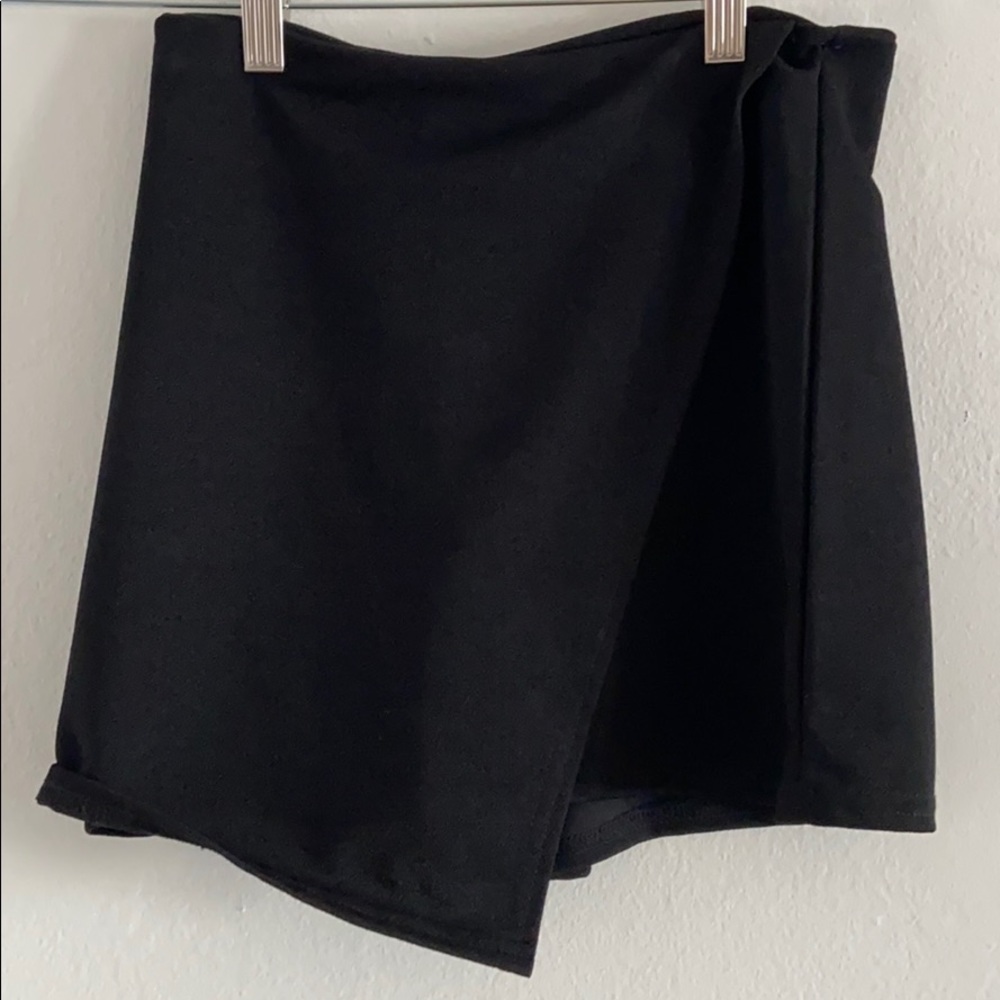 Misguided black skort